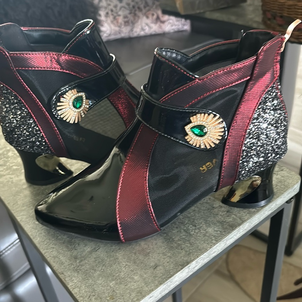 New cool red & black booties… never worn… size 38